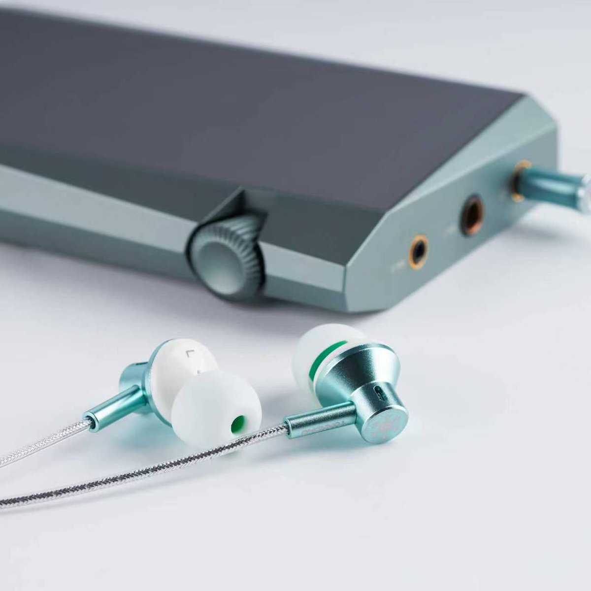 NicehckAudio's tweet image. ✨Today's Amazon USA Pick ✨

🎈StringSnow

10mm DD in-ear earphones
PEEK+PU composite + LCP dome
Bass • Mids • Treble detail 
Designed for clear, balanced sound 

👉 Buy：amazon.com/dp/B0FJXYR7KR?…

#IEM #HiFi #Earphones #InEarMonitors #Audiophile #AudioGear #MusicLovers
