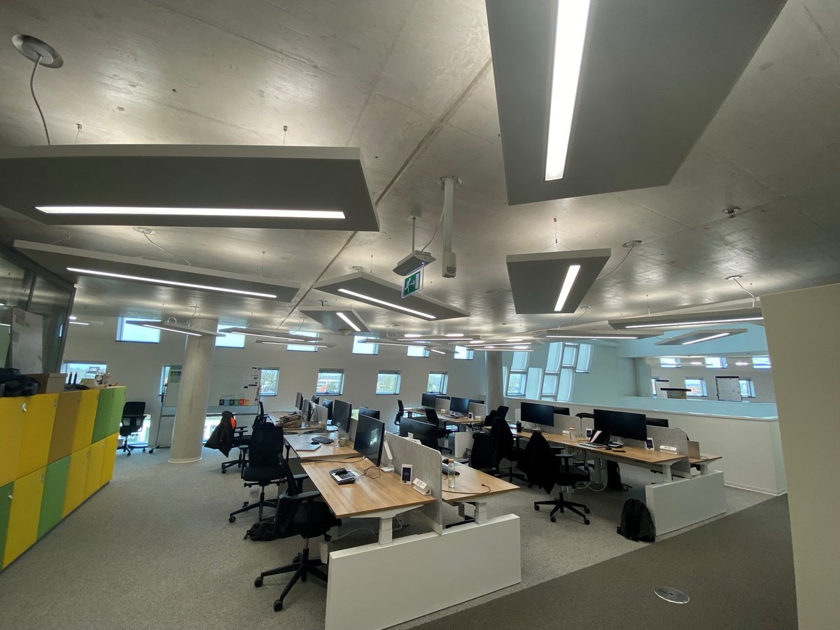 Atomislighting's tweet photo. tomis heeft met trots de nieuwe, duurzame en hoogwaardige verlichting geleverd voor het gemeentehuis Hardenberg. Dit project vormt een mooi voorbeeld van hoe moderne lichttechniek, energie-efficiëntie en esthetiek samenkomen in een toekomstbestendige werkomgeving. https://t.co/l63Du3SiRP