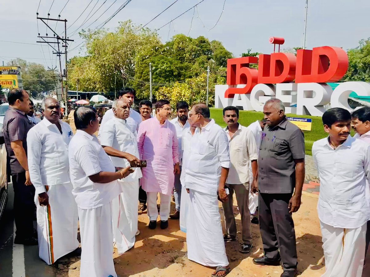 VinojBJP's tweet photo. At Kanyakumari , working alongside Shri @PonnaarrBJP to manage the lakhs of people coming to gather to witness the biggest road show the state has witnessed as Shri @narendramodi ji will be here on the 15th, Wednesday campaigning for NDA. @PiyushGoyal @blsanthosh https://t.co/eoLNwYkY6l
