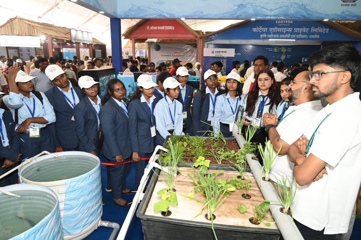FisheriesGoI's tweet photo. Unnat Krishi Mahotsav in Raisen, Madhya Pradesh (Apr 11–13) is bringing modern agri & fisheries solutions directly to farmers. The Dept. of Fisheries showcased the #FishTech Pavilion— and the team engaged with farmers, startups & stakeholders on schemes (PM-MKSSY), finance & cutting-edge aquaculture tech.
With the right tech, training & support, fisheries can be profitable, sustainable & scalable.
#KrishiMelaRaisenMP @AgriGoI @PIB_India