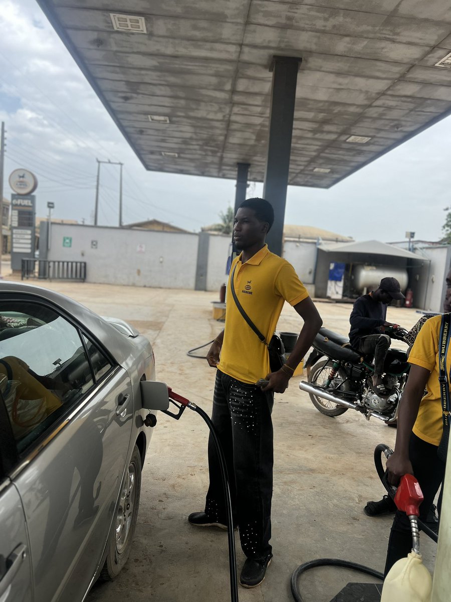 Emmanuel 💫 tweet media