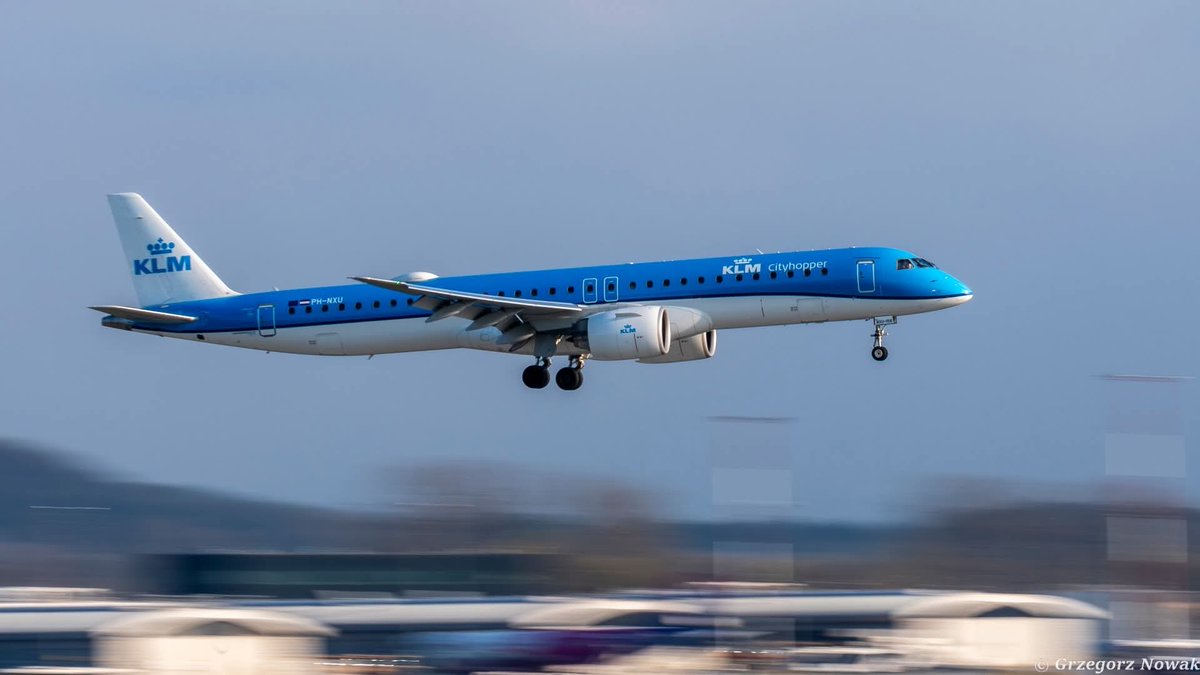 KrakowAirport's tweet image. Dziś maksymalnie 15°C. Przelotne opady deszczu przeplatane chwilami słońca – typowa wiosenna zmienność 🌤️🌧️
Pozdrawiamy #PROSTOzKRAKOWA✈️ 
📷 Grzegorz Nowak #spotting