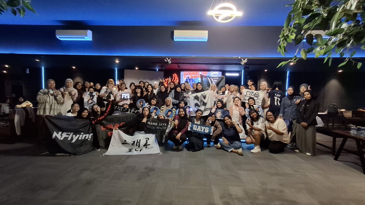 timeless_crew05's tweet photo. Timeless Crew mengucapkan 
Terimakasih banyak untuk teman kbands semuanya 🫶🫶🫶

See you next kbands 🤟 https://t.co/BgR1lrxSRg