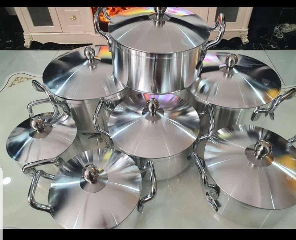 kattiekitchens's tweet image. The first time I had close to 50 orders at once was on X
My dinner ware set and 7 set alluminum pot post went viral and orders began trooping in 😭
My God I almost cried
My supplier ran out of stock and we had to continue delivery on Monday.

This space has been a great blessing