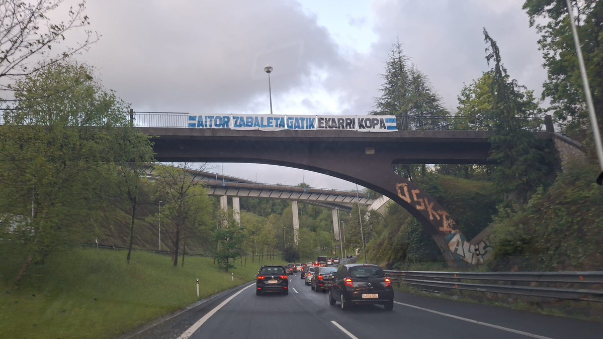 Detalle de los de Iraultza. Está en el puente entre Anoeta e Illunbe.
Sois enormes <a href="/Iraultza1921/">Iraultza 1921</a>!!!