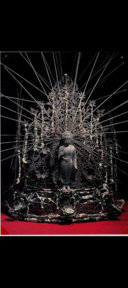 AsaoFuji's tweet photo. 似てる
←東大寺不空羂索観音
　　BABYMETAL THE OTHER ONE→ https://t.co/X7xezfy6xC