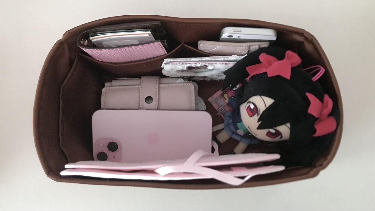 luvhrrt's tweet photo. #제품제공 

What's in my bag with @DgazInbag https://t.co/x1NqJvVqQW