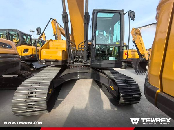 tewrexcn's tweet photo. 🚜 TEWREX successfully exported 1 unit of Caterpillar CAT320D excavator!
21,000 kg power with 0.93–1.1 m³ bucket capacity—ready for demanding jobs worldwide 🌍
#Excavator #CAT320D #Construction #HeavyEquipment #Export https://t.co/V159kwdxuy