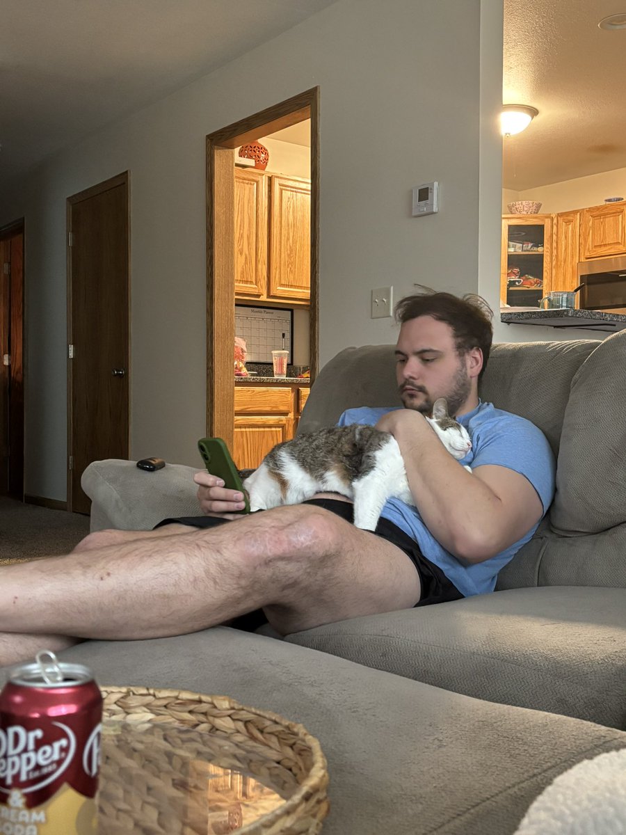 SammyMarie18's tweet photo. meanwhile my bf who is allergic to cats after moving in together: https://t.co/V0C7eeJluM