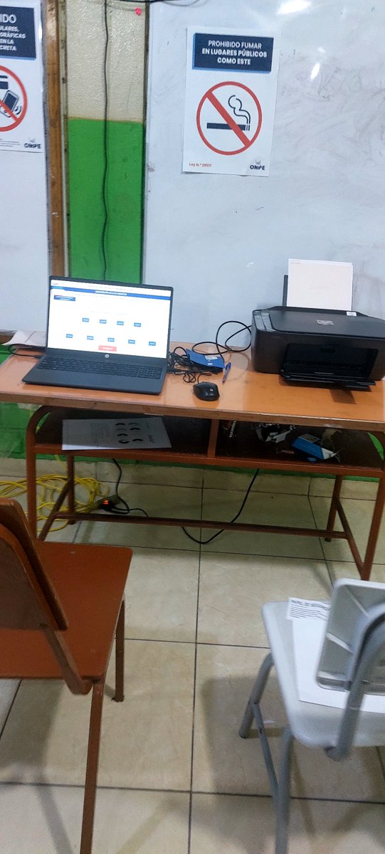 Siendo las 1:18 am recién estamos terminando de cerrar mi mesa de votación.hemos empezado 6.00 am 🙄🙏