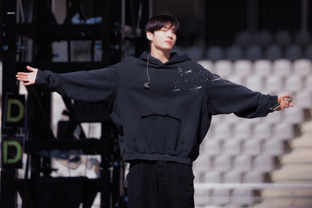 SNOW.🐾 tweet media