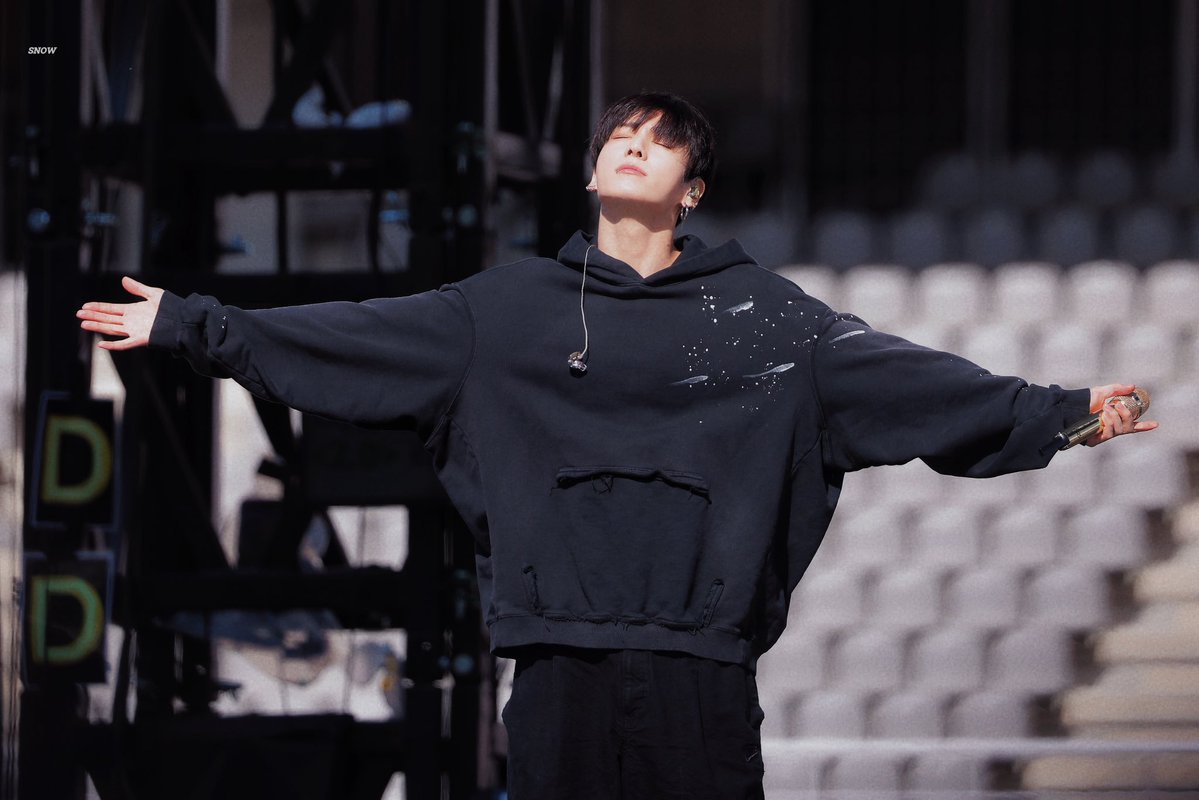 SNOW.🐾 tweet media