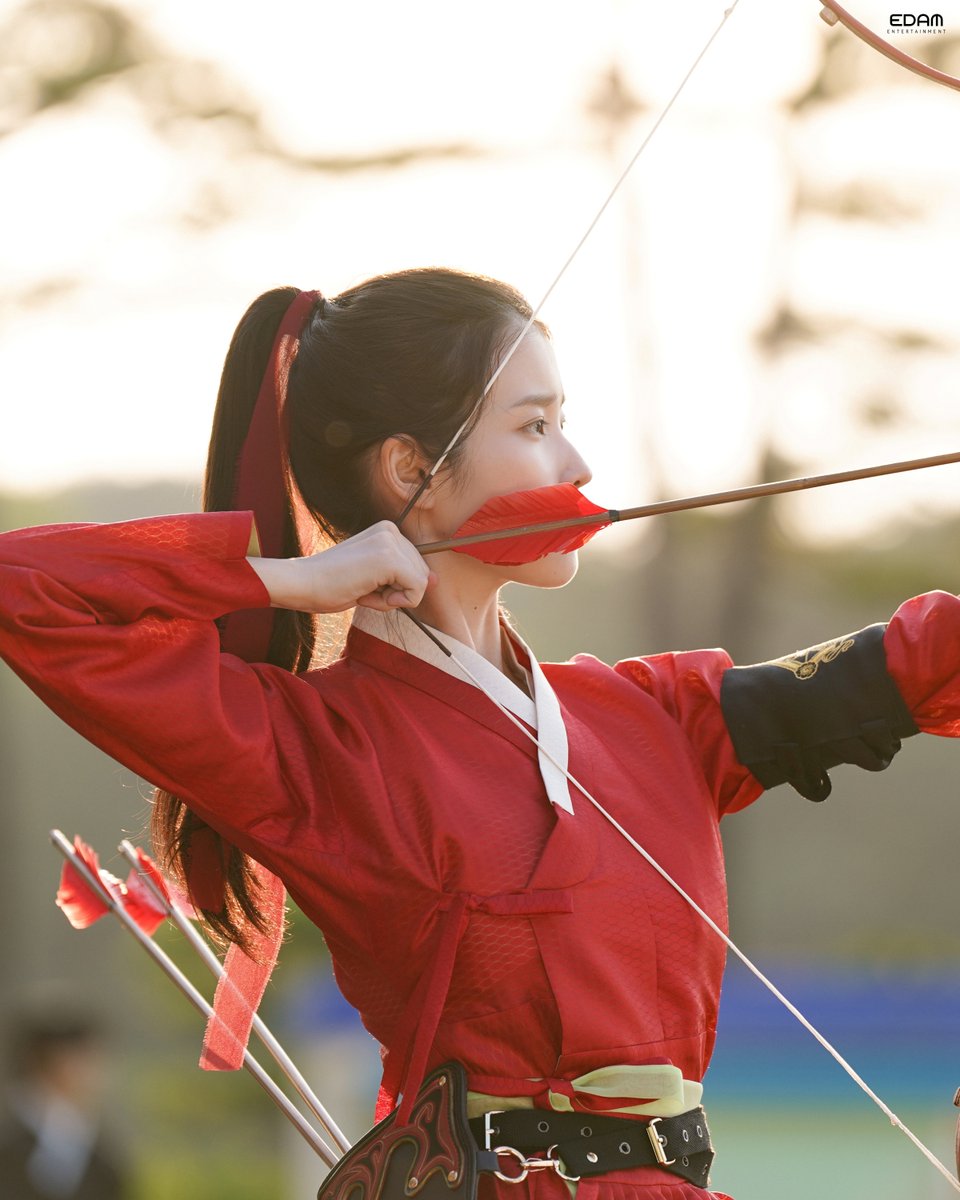 아이유(IU) tweet media