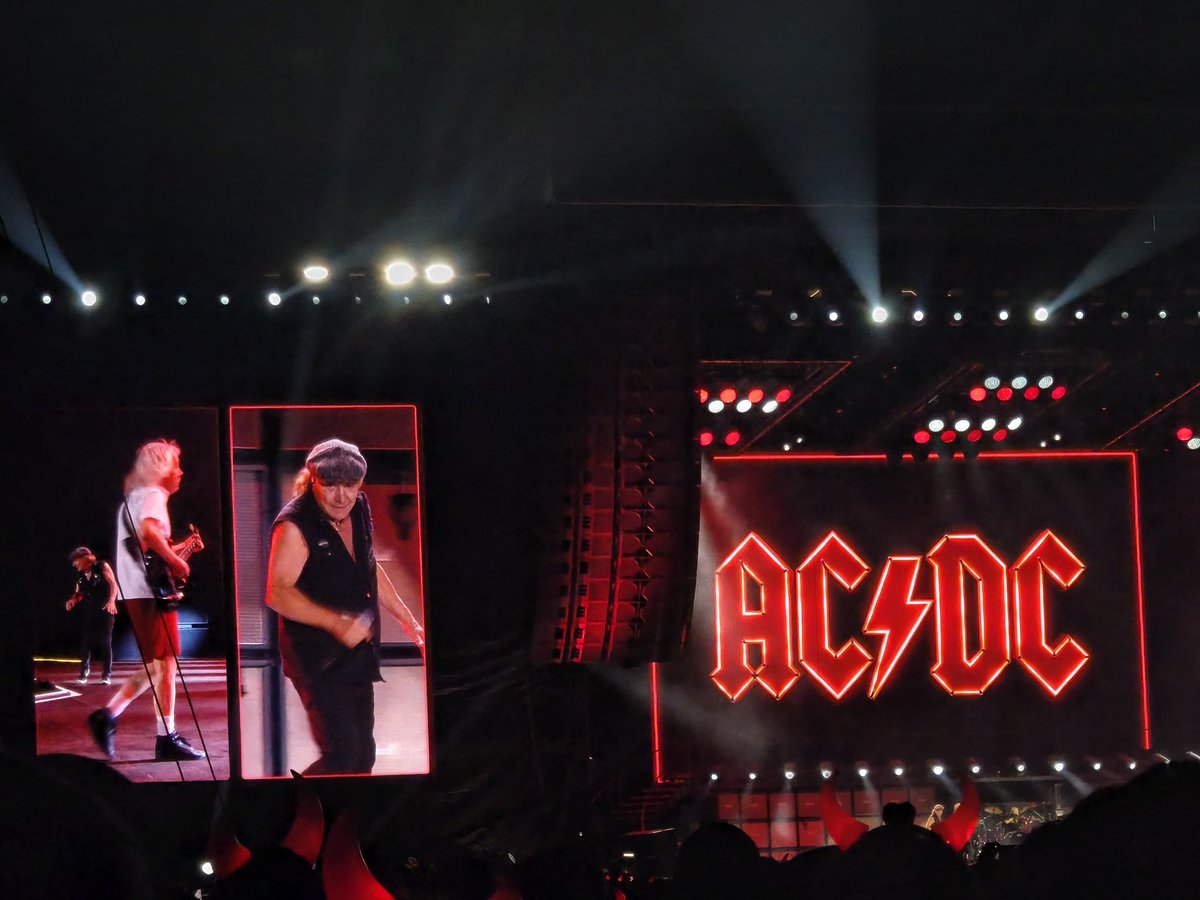 domelyAmaro's tweet image. En el infierno  👹🔥 hay lugar para todos #ACDC ⚡ #PowerUpTour  
#EstadioGNPSeguros #CDMX