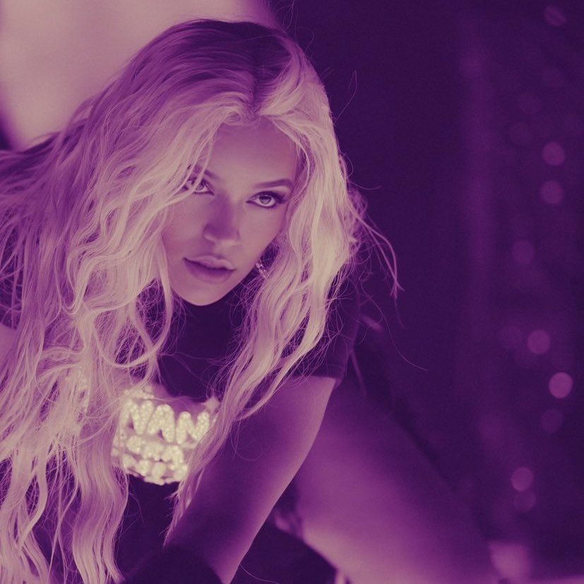 Karol G Brasil 🍍 tweet media