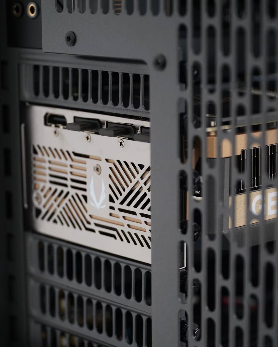 ZOTAC's tweet image. Fun fact: ZOTAC 50 series works well with wood-themed PC cases too!

IG: cuboproject.computer

#ZOTACGAMING #ZOTAC #NVIDIAGeForce #PcBuild #PcSetup