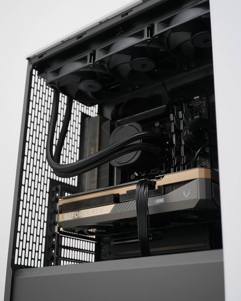 ZOTAC's tweet image. Fun fact: ZOTAC 50 series works well with wood-themed PC cases too!

IG: cuboproject.computer

#ZOTACGAMING #ZOTAC #NVIDIAGeForce #PcBuild #PcSetup