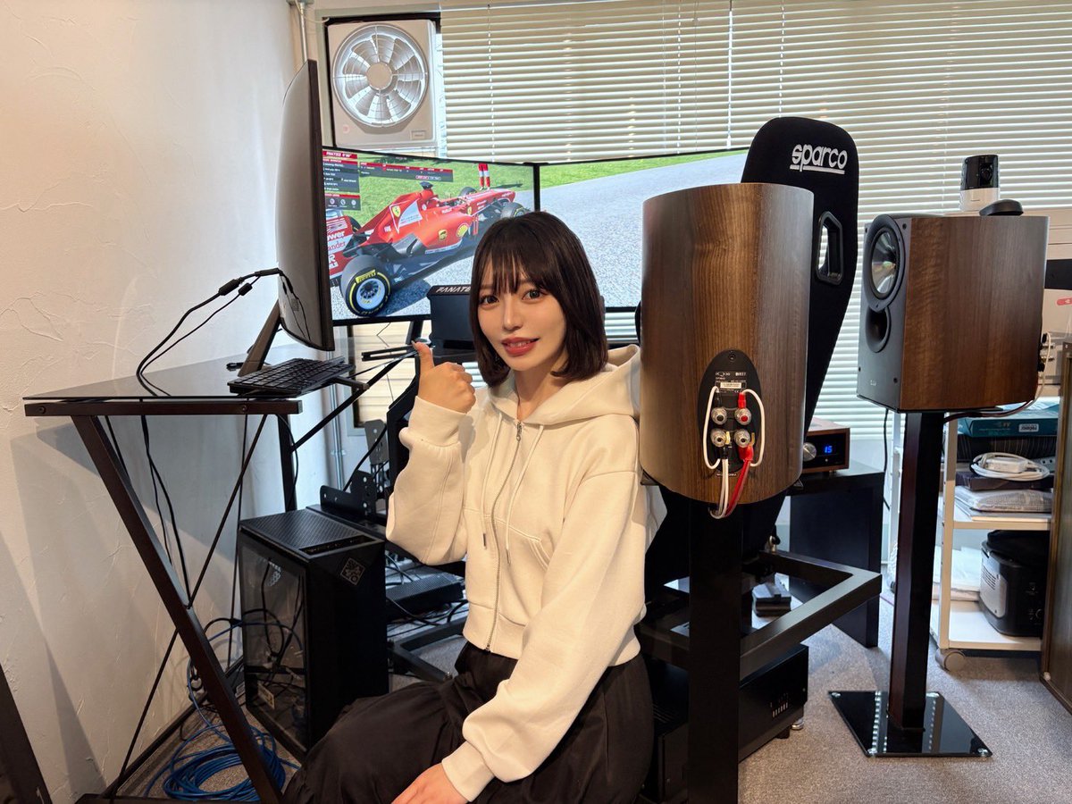 AitoLover0118's tweet photo. エイプリルフールで【F1レーサーになる】って断言してしまったので、

ORBさんのシミュレーション乗ってきた❣️

動く椅子凄い！

200万円くらいで画面内の全て付くみたいだから買いたくなった、、
レーサーになるのはあと1000年かかりそうです🤣 https://t.co/8SUkFqPZlE