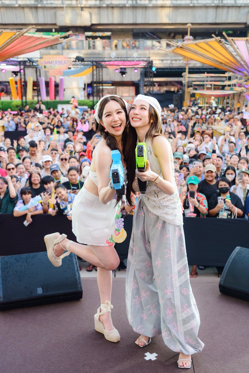 Hello98_th's tweet image. สยามพารากอนเสิร์ฟไลน์อัพสุดพีค!
เอนจอย-จูน / Khana bierbood / DJ CHIN CHINAWUT / KT KRATAE
🔗 facebook.com/share/p/1ChMbL…

ปลุกความมันส์เต็มพิกัด “SIAM PARAGON SUMMERBEATS MUSIC FEST 2026”

#Enjoyyotdr
#Junenannirin
#EnjoyJune 

#SiamParagonSummerBeats2026 #SiamParagonSongkran2026