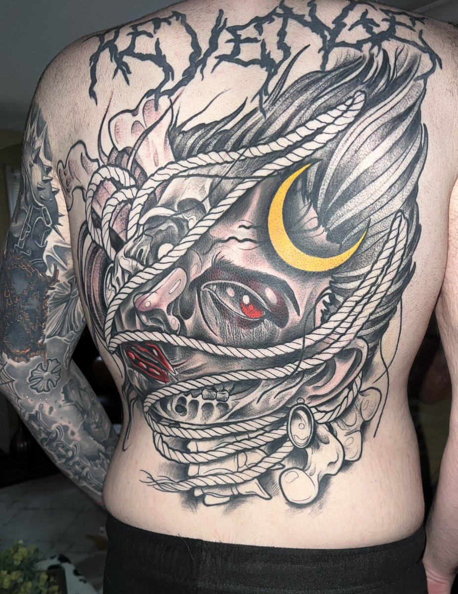 __amorr__'s tweet photo. session 1 2 &amp; 3, couple more to go #tattoo #backtattoo https://t.co/wZH0GFRMN7