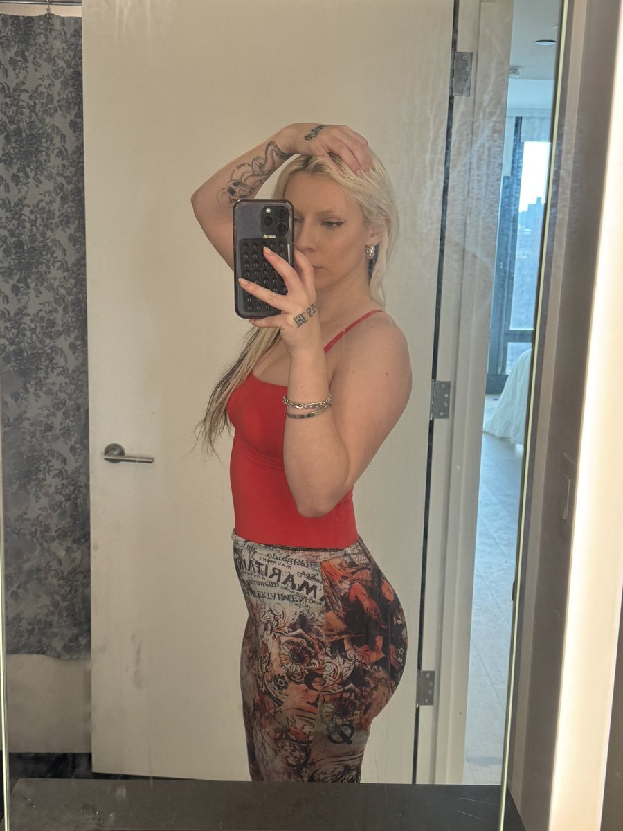 Vivi Victoria tweet media