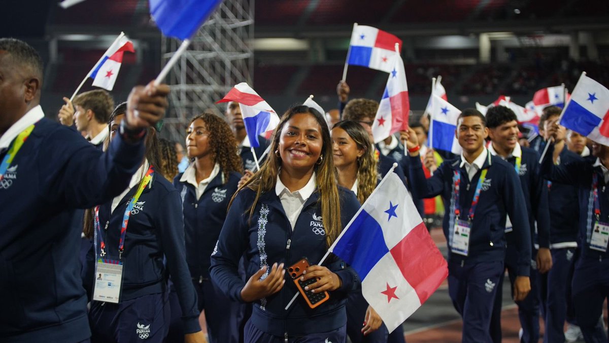 presidenciapma's tweet photo. ¡Nuestra casa, nuestro orgullo! 🇵🇦 

La delegación de Panamá desfila bajo el aplauso de todo un país. ¡A darlo todo, muchachos!💪 

#AOtroNivel #ConPasoFirme https://t.co/onKCau7Gsn