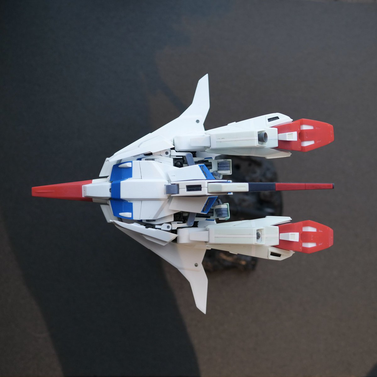 minimal k wine tweet media