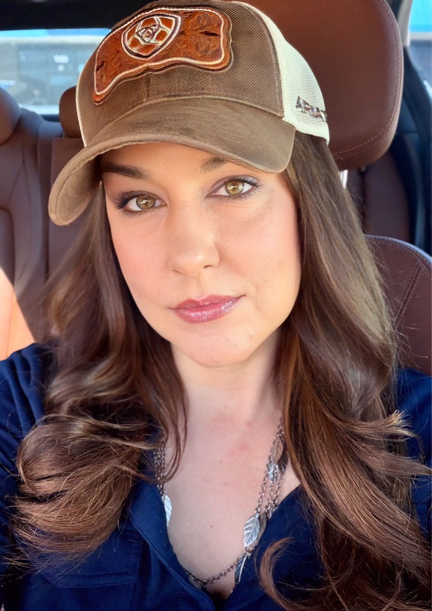 Holly Wood tweet media