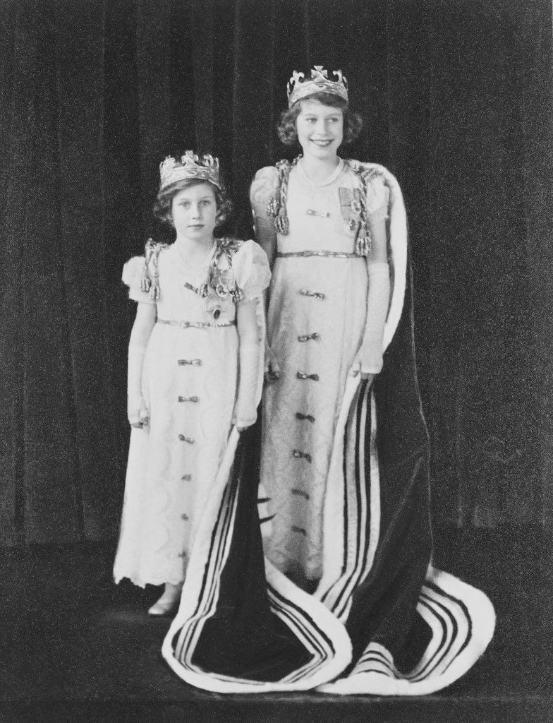 Famous Robe Princess Elizabeth, later Queen Elizabeth II, wore the famous ...