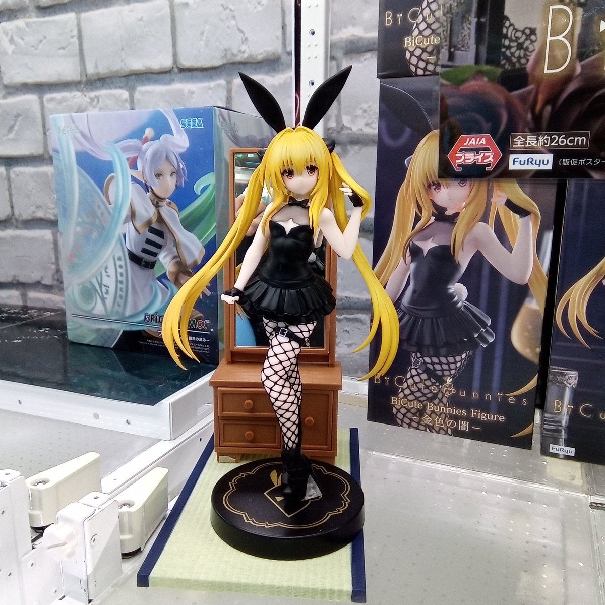 黒と金の衣装のフィギュア ToLoveるダークネス から金色の闇のBiCute Bunnies Figureが登場中