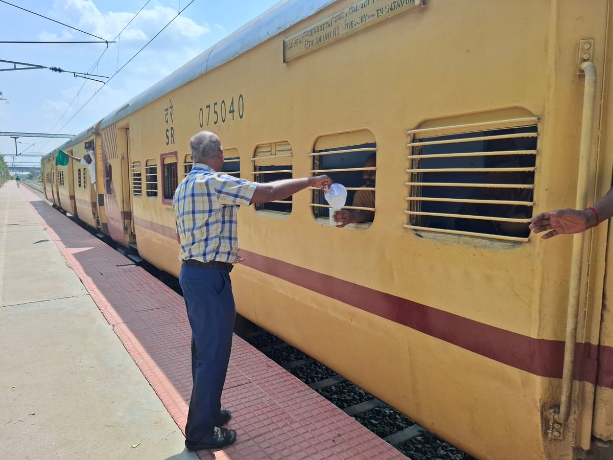 drmmadurai's tweet photo. Passenger Association steps up to beat the summer heat! ☀️💧

Buttermilk distributed to passengers at Sivakasi Railway Station — a refreshing act of care &amp; community spirit. 🙌🚆

#SummerRelief #PassengerCare #SouthernRailway https://t.co/1ipkYK09WL