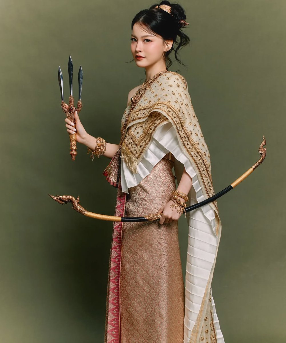 EverydaynewsTH's tweet image. "แทน ดวงแก้ว" อวดภาพสุดสวย ในลุค "นางรากษสเทวี" นางสงกรานต์ประจําปี 2569 จัดเต็มชุดไทยจักรพรรดิสุดประณีต สุดงดงาม

@Tanytannnn 
#tanytannn
#แทนดวงแก้ว