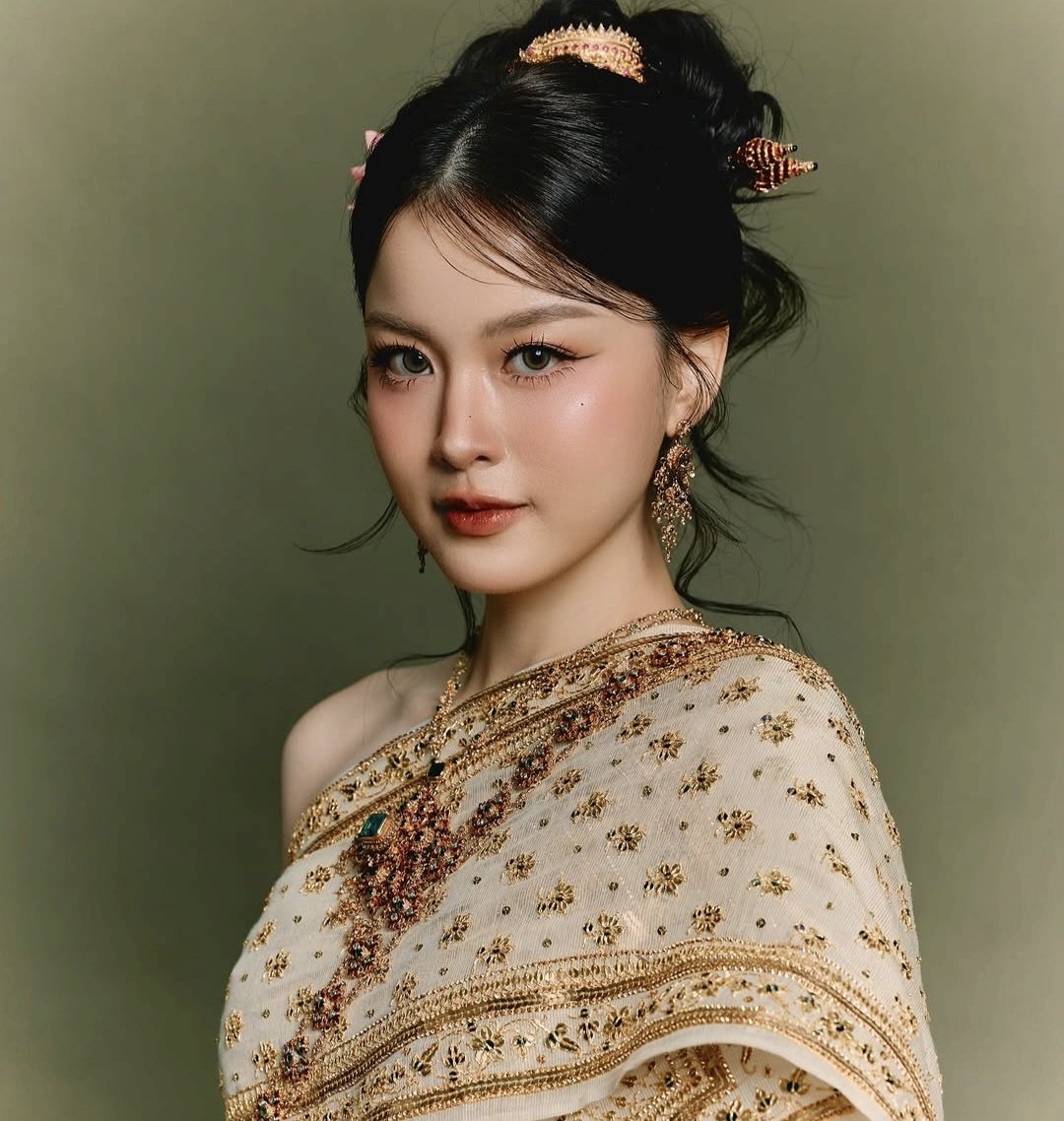 EverydaynewsTH's tweet image. "แทน ดวงแก้ว" อวดภาพสุดสวย ในลุค "นางรากษสเทวี" นางสงกรานต์ประจําปี 2569 จัดเต็มชุดไทยจักรพรรดิสุดประณีต สุดงดงาม

@Tanytannnn 
#tanytannn
#แทนดวงแก้ว