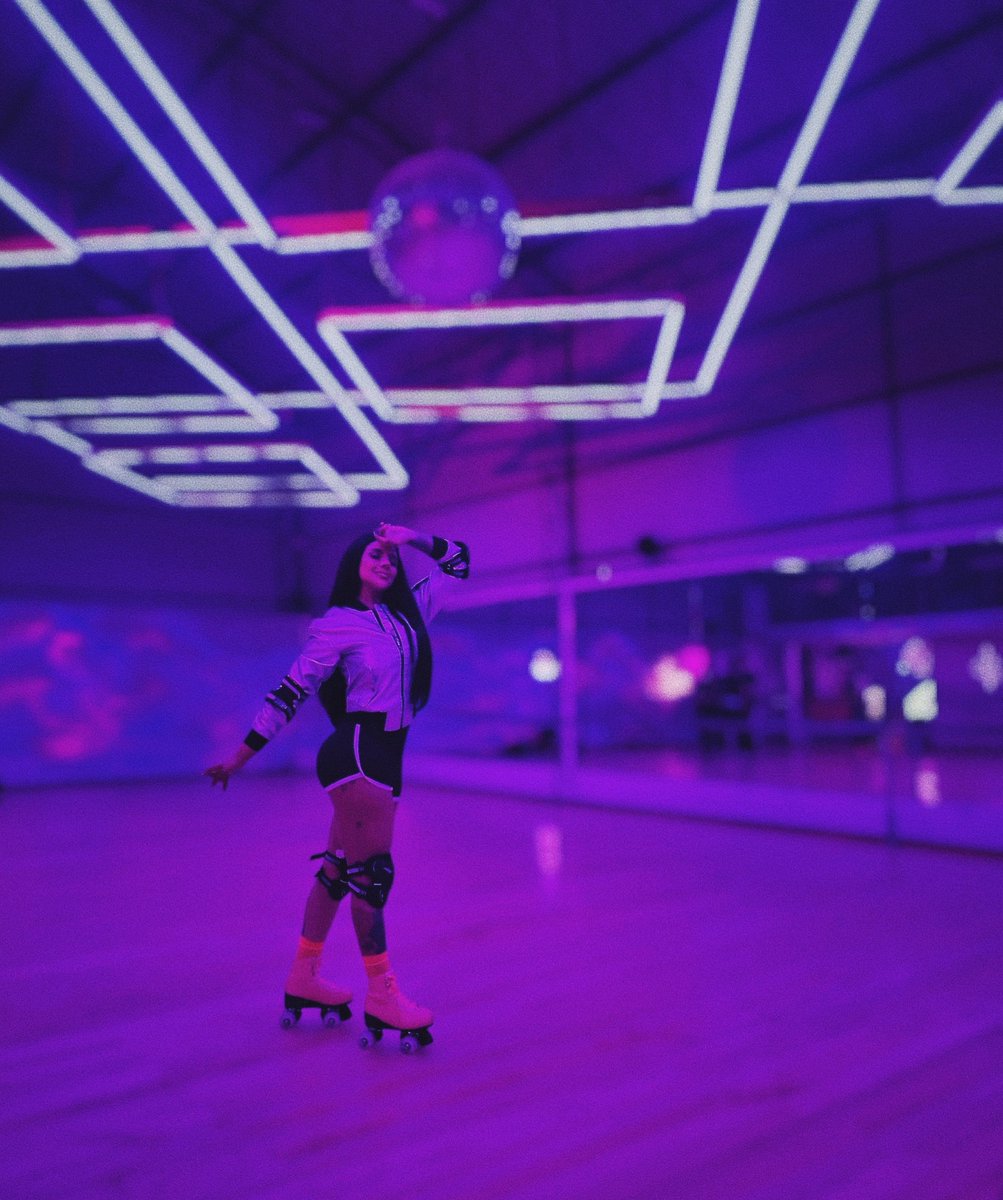 Así es como me siento escuchando mi canción favorita ✨🍃. ¿Qué tal su domingo bebés? El mío sin descanso grabando en Roller Dancer Ecuador 🛼 y seguimos 💪🏽. Espero que hayan tenido una linda semana y mañana iniciemos una nueva con todoooooooo, ¿de acuerdo?💥💕