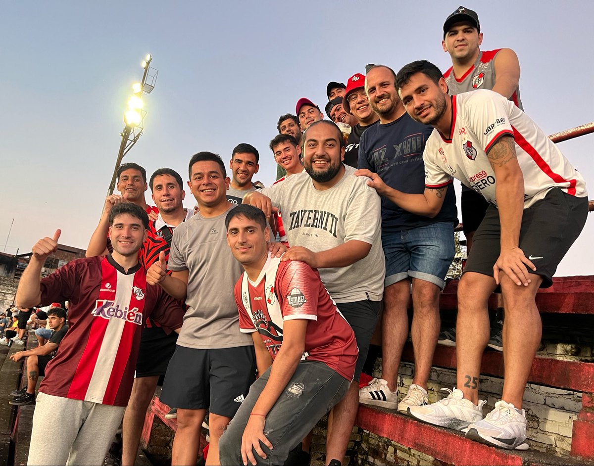 fedeIsetti's tweet photo. La banda volvió 🍾 🐅 🐯 🔴⚪️ https://t.co/HA8YE6OEMn
