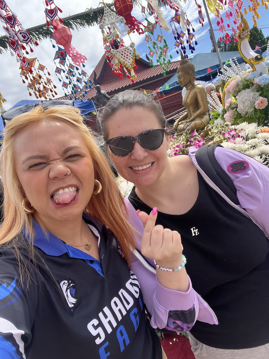 bonohstay's tweet photo. I had an amazing time
Thank you @loveofmango for walking me back to my car as I parked almost 20 minutes away lol 😂 

We had some amazing Thai food we got to go into the temple

There was a lot of music
We got to speak about BN 

There was a splash Zone, but I did not feel like getting wet! Haha 😆 

#BONOH