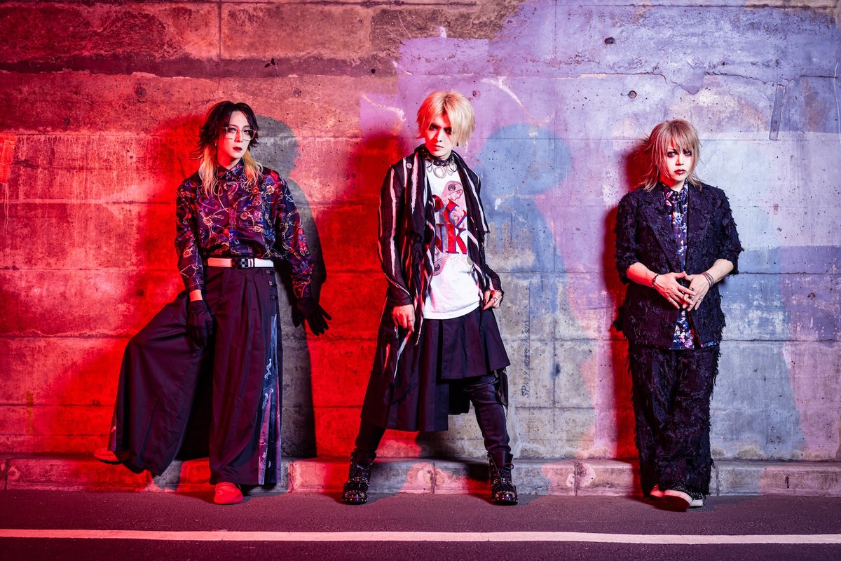 visunavi's tweet photo. 📍VISUNAVI News (English)
Visual Kei News from Japan
🗓 April 12, 2026

🎵 Zip․er – Approximately 15 years after their disbandment, their best-of compilation "Zip․er Super BEST" will be available for streaming from April 12th! Member comments have also arrived!
#Zip_er
#Ziper

⏰ MASK – Ticket applications for VIP reserved seats (full-run pass) for their 20th anniversary show close TODAY, April 12th at 23:59! Past live footage is also available on their official YouTube!
https://t.co/2514w0Z9XW

🎭 Puppet†Dim – Their 1st solo show "Nama · Ningyougeki -Real Puppet Show-" is confirmed for August 14th at Ikebukuro EDGE! A new short video is also out!
https://t.co/mkcLdAkyMP

🎪 REDCARPET – Two May events announced — a headlining event and a fan meeting & mini solo show!

More news：
https://t.co/yYFSAeOkH8

For international fans 🌍
This site is written in Japanese.
You can translate it using your browser (Chrome / Safari).