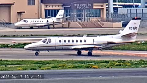 4iuv3KDdMn1YDx5's tweet image. 🇺🇸米軍基地に
セスナUC35A、3機飛来
二機目と三機目がカメラからは重なって三機並びが綺麗に見えず
残念😭
#福岡空港ライブカメラ
#福岡空港
#USARMY
96ｰ00109
97ｰ00103
98ｰ00006