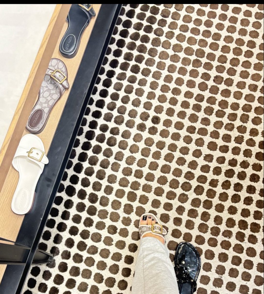 godessamberxoxo's tweet image. whos getting me the heels and flats 😍#findom #paypig #sugarbaby #sugardaddy #sugarmommy #sellingcontent #buyingcontent #menu