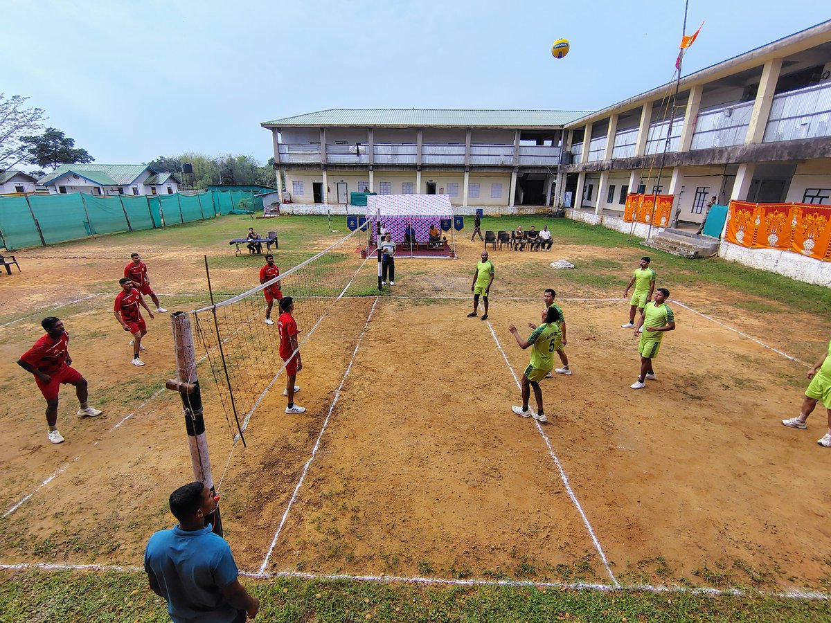 48bnCrpf's tweet photo. From play to partnership, bonds grow stronger. Evening games at 48 Bn CRPF encouraged quick thinking, coordination and positive competition, reinforcing unity and team cohesion. #48BnCRPF #CRPF #EveningGames #Teamwork #ForceWellbeing 🇮🇳 https://t.co/LY2taocgal