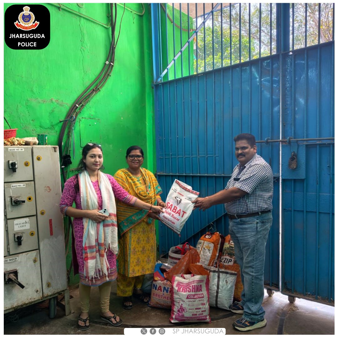 SPJharsuguda's tweet photo. “Serving Justice with Compassion 🤝”

As a goodwill gesture, old and new clothes were contributed and distributed to inmates at Sadar Sub Jail, Jharsuguda.
This initiative reflects our commitment to uphold not just law, but also humanity and dignity for all. https://t.co/SJxbOrIspI