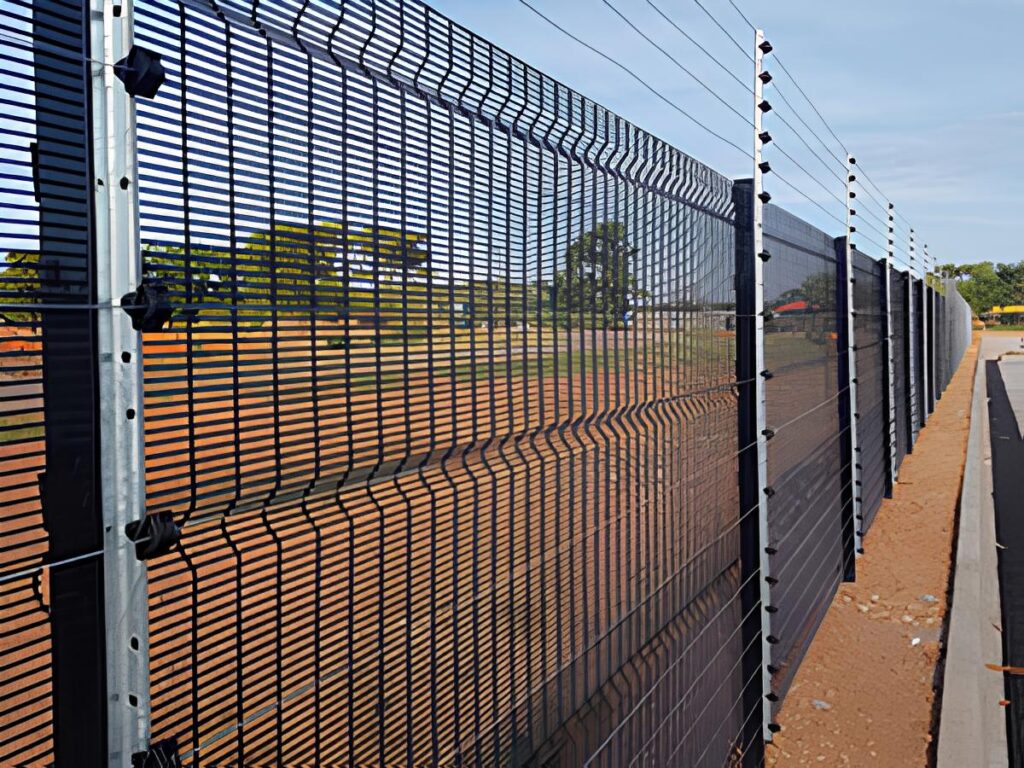 XFFilter's tweet image. Upgrade project security with our 358 anti‑climb fence + razor barbed wire combo. Ideal for prisons, airports, substations, and border projects. Custom panels, posts, and gates direct from factory.
 WhatsApp: wa.me/+8619932383113
#fence #358fence #securityfence #barbedwire