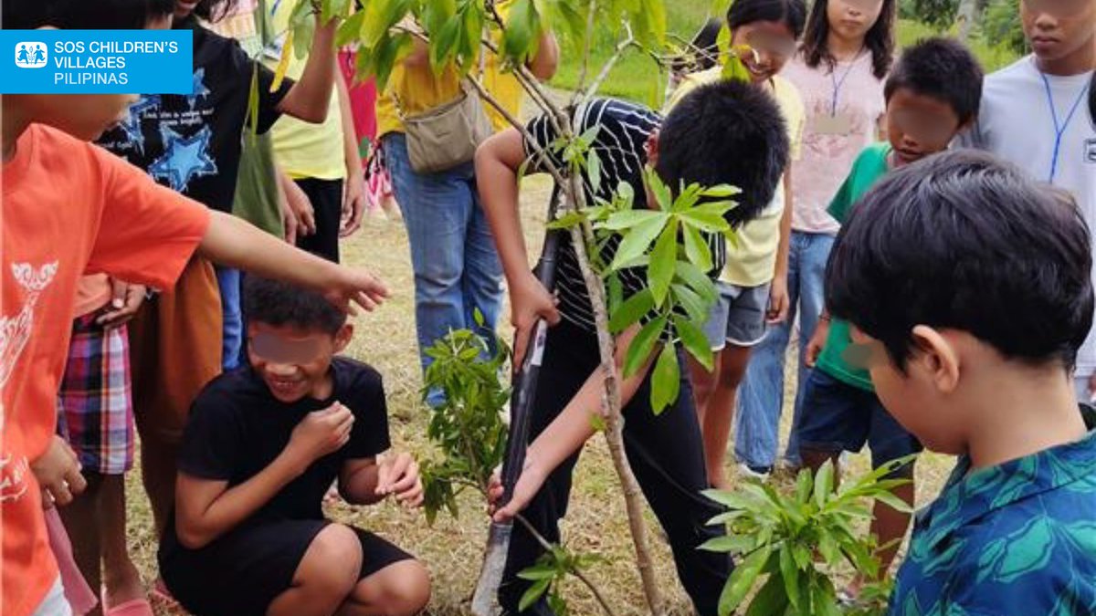 sospilipinas's tweet image. At @sospilipinas, children and youth learn to care for the environment and use resources responsibly. Through hands-on activities, they build sustainable habits that help protect our planet for future generations. #SOSPilipinas #Give | #Hope | #Chance #EarthMonth