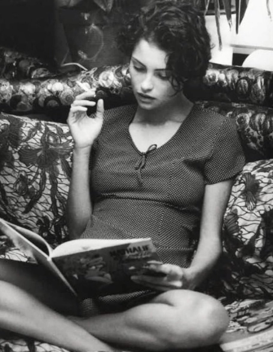 أَحمَر و أسْود tweet media