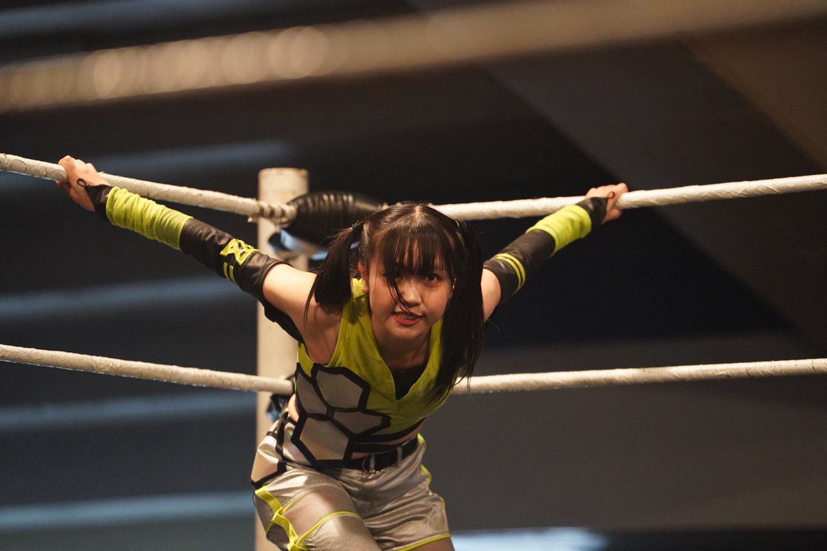 Dhandknee's tweet photo. 26.4.12 TJPW Vancouver Premiere, Day 2

@suzume_tjpw 🐝🐝🐝

#鈴芽 #tjpw #tjpwCanada https://t.co/m9CVDqf0cm
