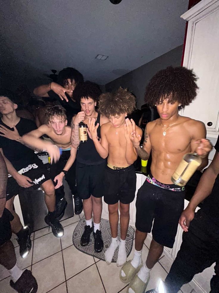 atlbyzy's tweet image. if yeen look like this twin I ain’t going 
#atl #college #dl #yn #teen #bate