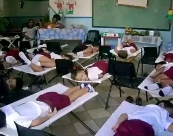 Nuestros niños son sagrados, inocentes que no merecen sentirse amenazados por el gobierno de los #EEUU, queremos vivir en paz.
#NoALaGuerra
#NoAlGenocidio 
#CubaPorLaVida 
#CubaPorLaPaz 
#NoAlFascismo 
#CubaEsAmor 
#100AñosConFidel 
#YoSigoAMíPresidente