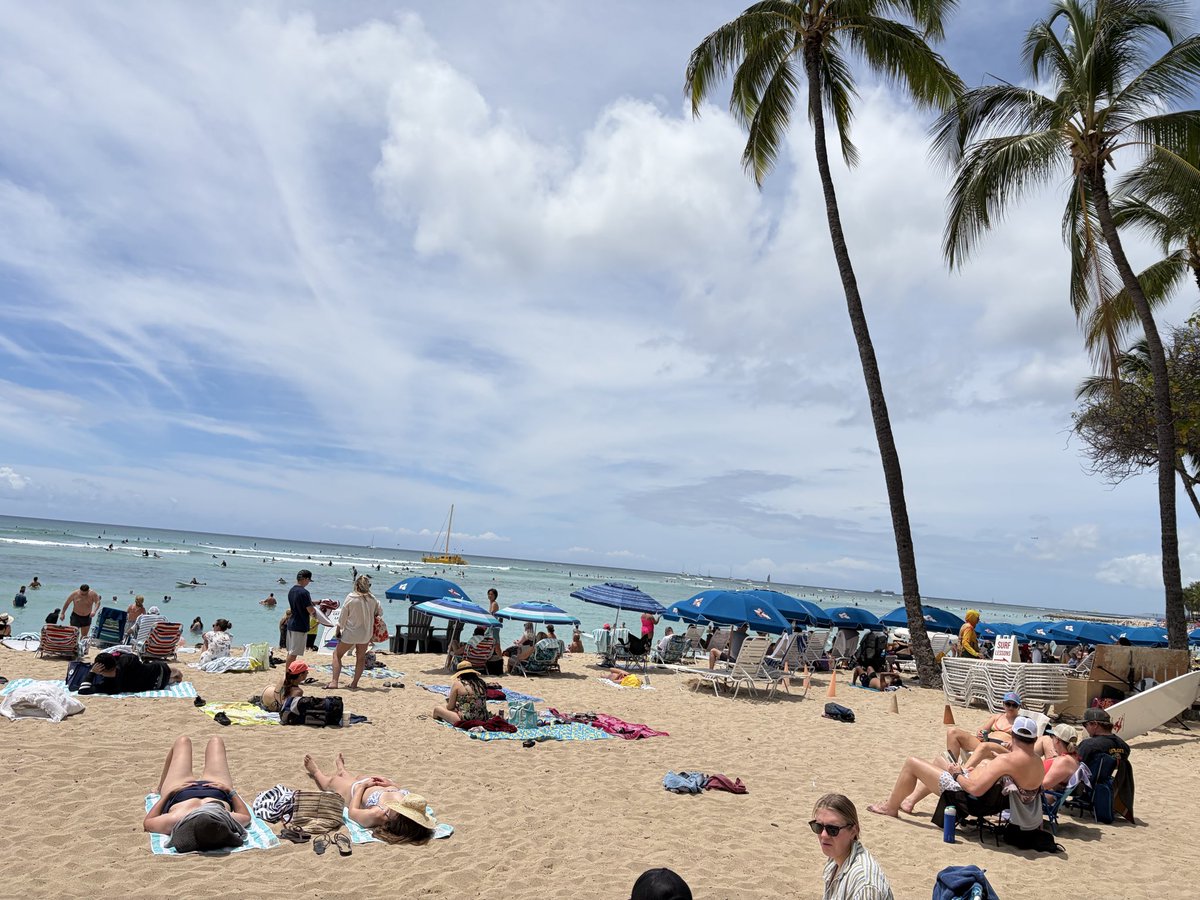 7N3TFI's tweet photo. 19年振りHawaiiに行きました。
現地でもスマホが使えて便利になりました。
ツアー費は安価でしたが現地物価はめちゃ高でした。 https://t.co/jvxK0VJrWL