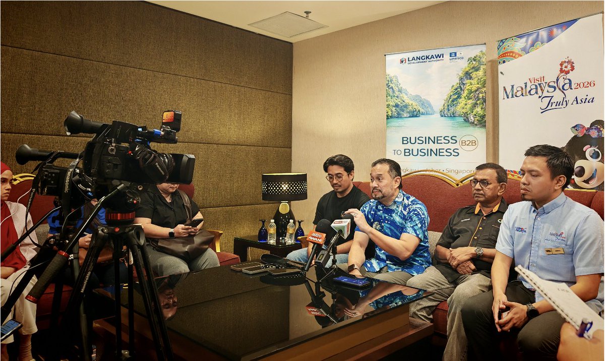 gayatravel's tweet image. LADA boosts Langkawi tourism through Johor B2B partnerships targeting regional markets and Visit Malaysia 2026 goals.

gayatravel.com.my/lada-strengthe…
___
#LADA #LangkawiTourism #GayaTravel #VM2026