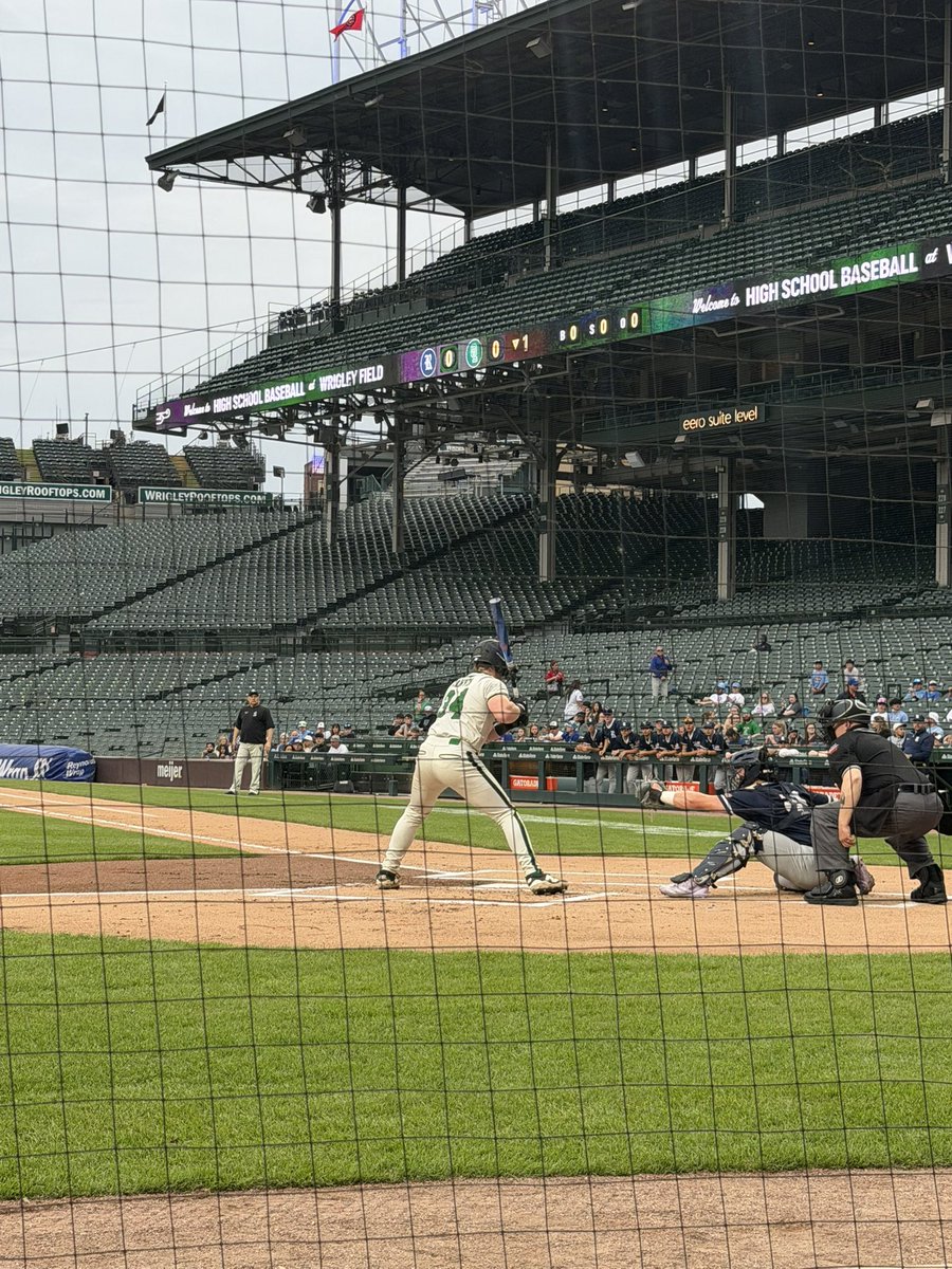 lmayolchs's tweet image. Let’s play two!
Awesome day at Wrigley seeing a Cubs victory followed by a once in a lifetime experience for the OLCHS baseball team! 
Hey hey! ⚾️⚾️ Let’s go!
#olchspride